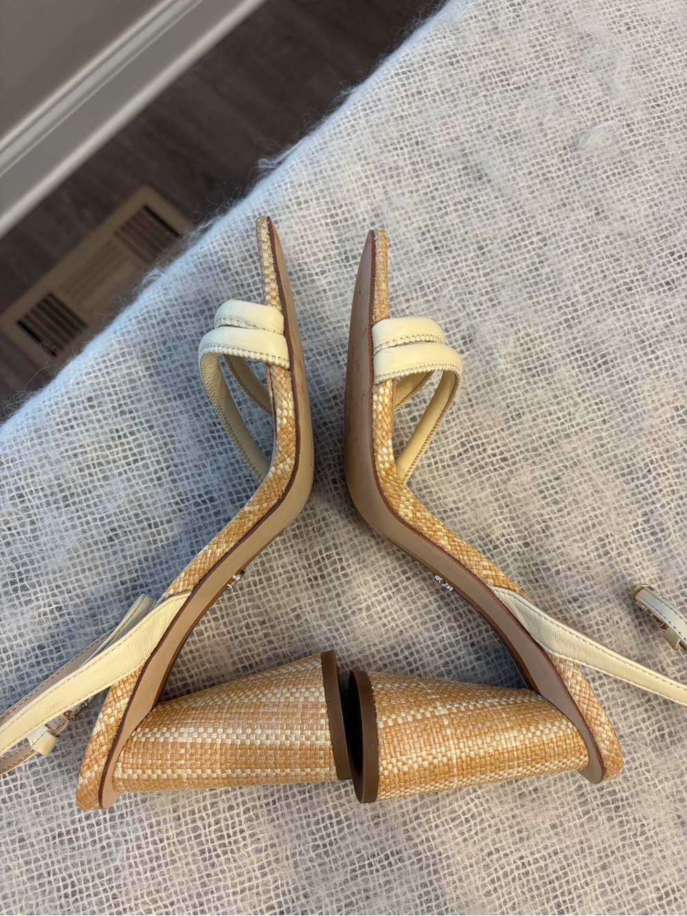 SAM EDELMAN KIA block heel sandal in bleached wheat/ rafia - like new, size 7.5 - Picture 6 of 12